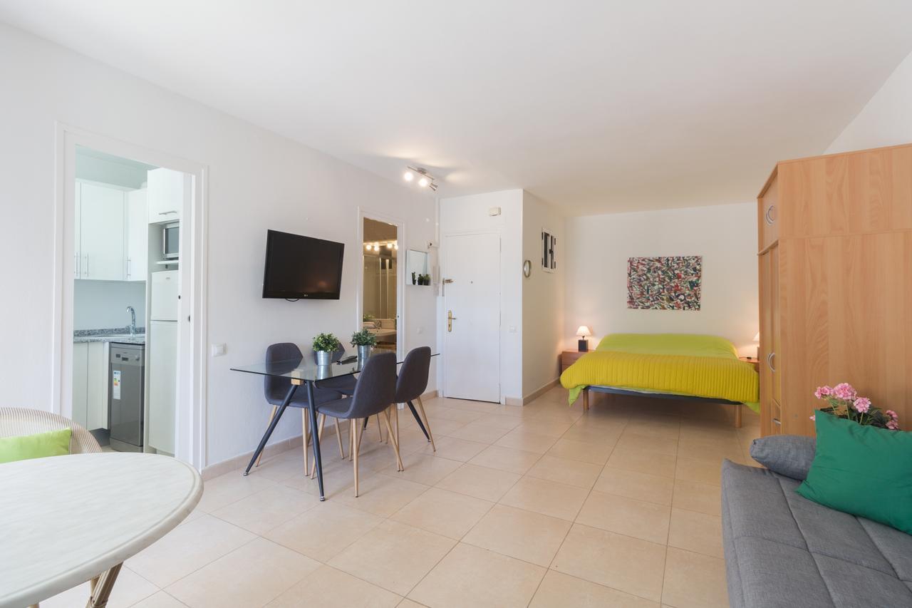 Aries Luxe Iberplaya Apartment Салоу Екстериор снимка
